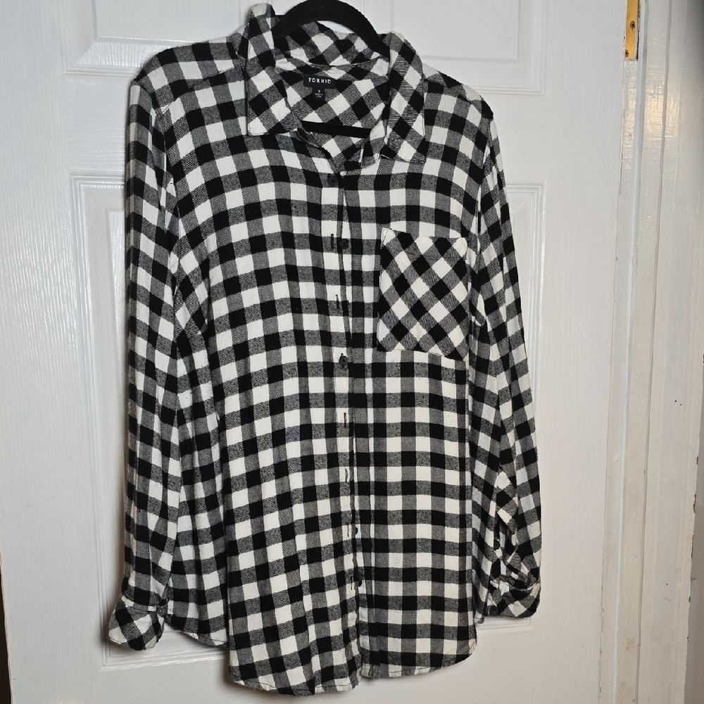 Torrid Black and White Plaid Button Down Shirt